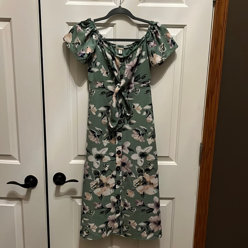 MIDI green floral dress with tie front detail